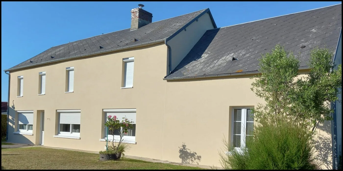 Longère, façade reprise : après les travaux