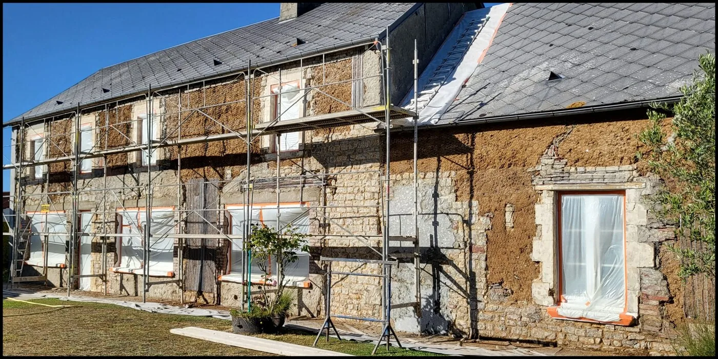 Longère, façade reprise : avant les travaux