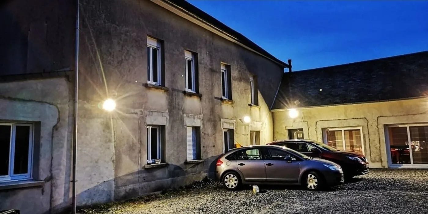 Arrière de maison, façade reprise : avant les travaux