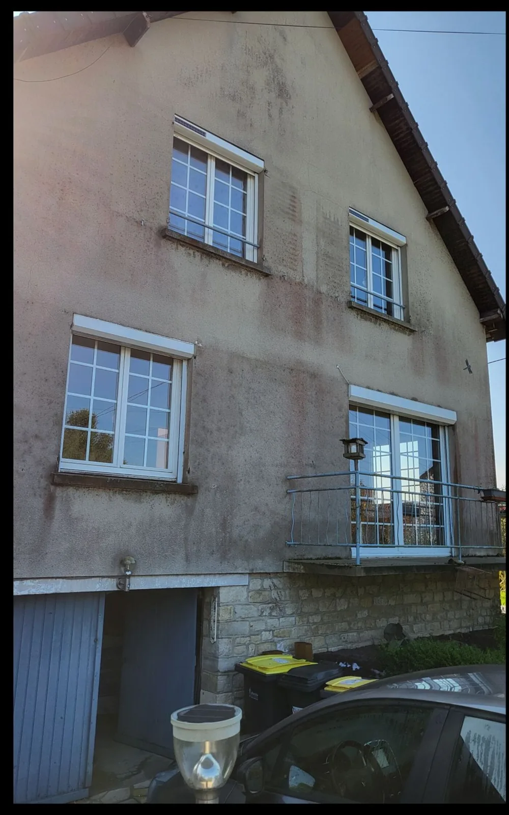 Pavillon, enduit et encadrements : avant les travaux